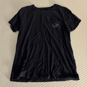 Navy blue vineyard vines t-shirt